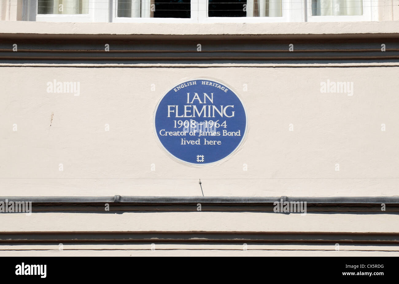 22 Ebury Street London SW1.  Blue plaque for Ian Flaming who lived at 22b between 1934 to 1945. Stock Photo