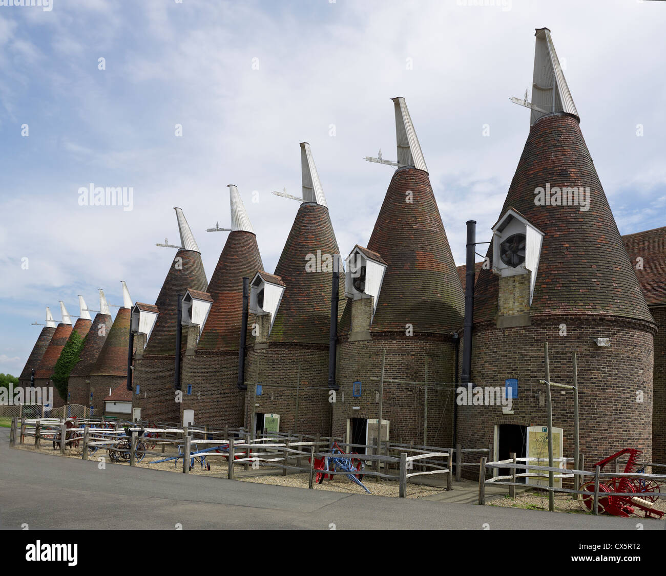 East Peckham, Kent. Beltring hop farm oasthouses Stock Photo Alamy
