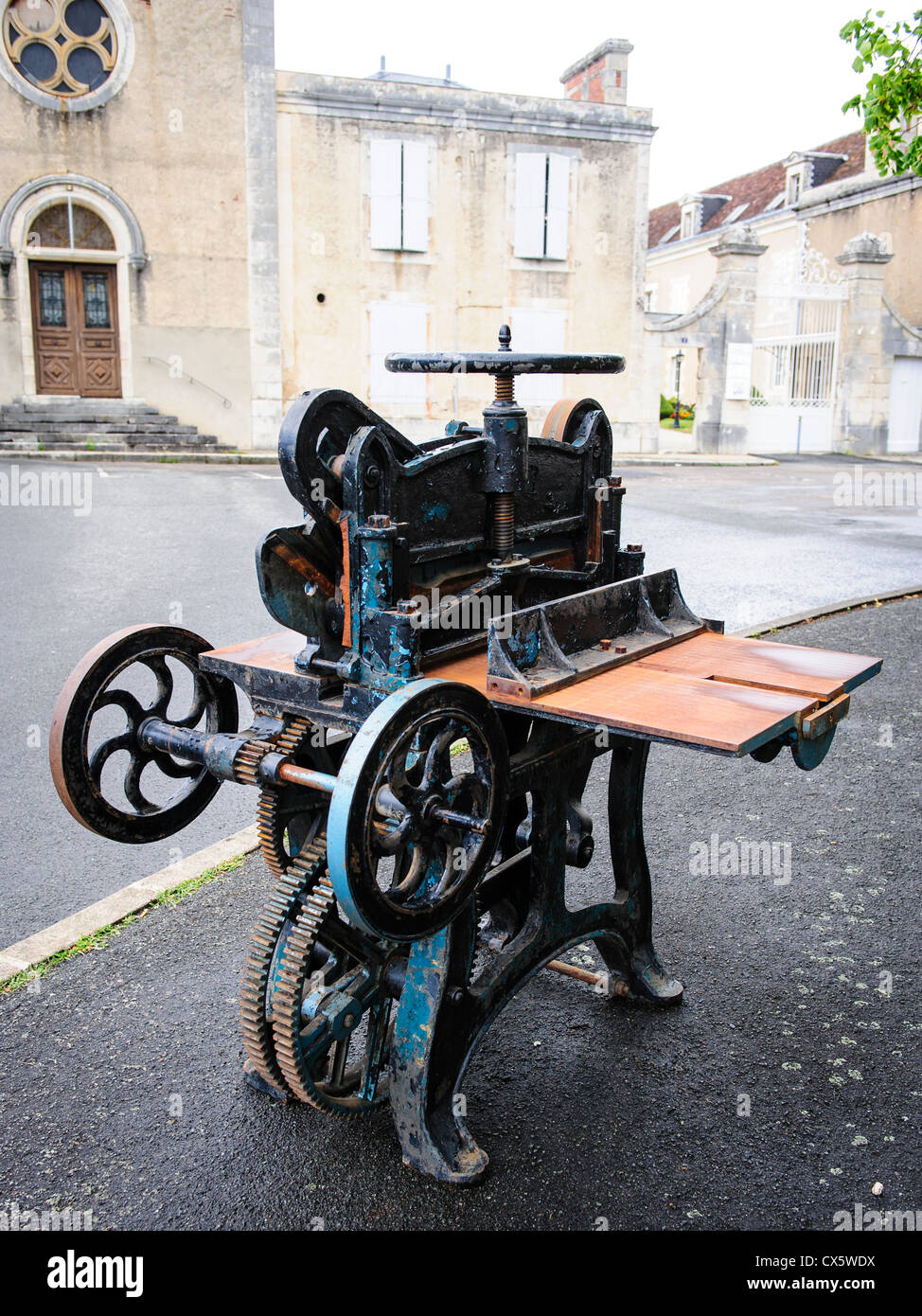 Book binding press hi-res stock photography and images - Alamy