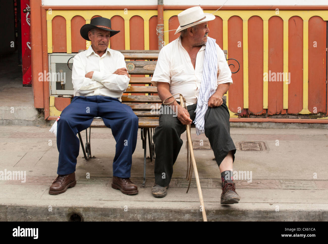 Elderly people sitting on bench hi-res stock photography and images - Alamy