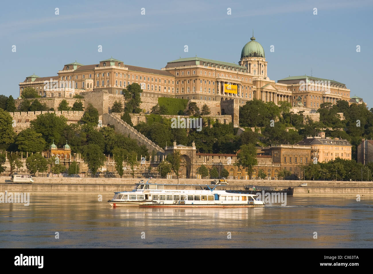 Elk190-1106 Hungary, Budapest, Buda, Castle Hill across Danube with cruise boat Stock Photo