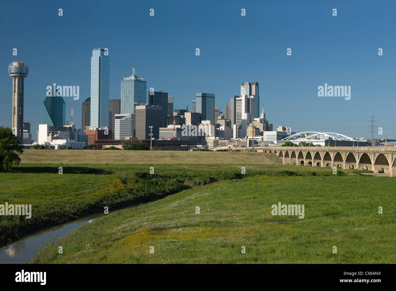 Trinity River Skyline Dallas Texas Stock Photos & Trinity River Skyline ...