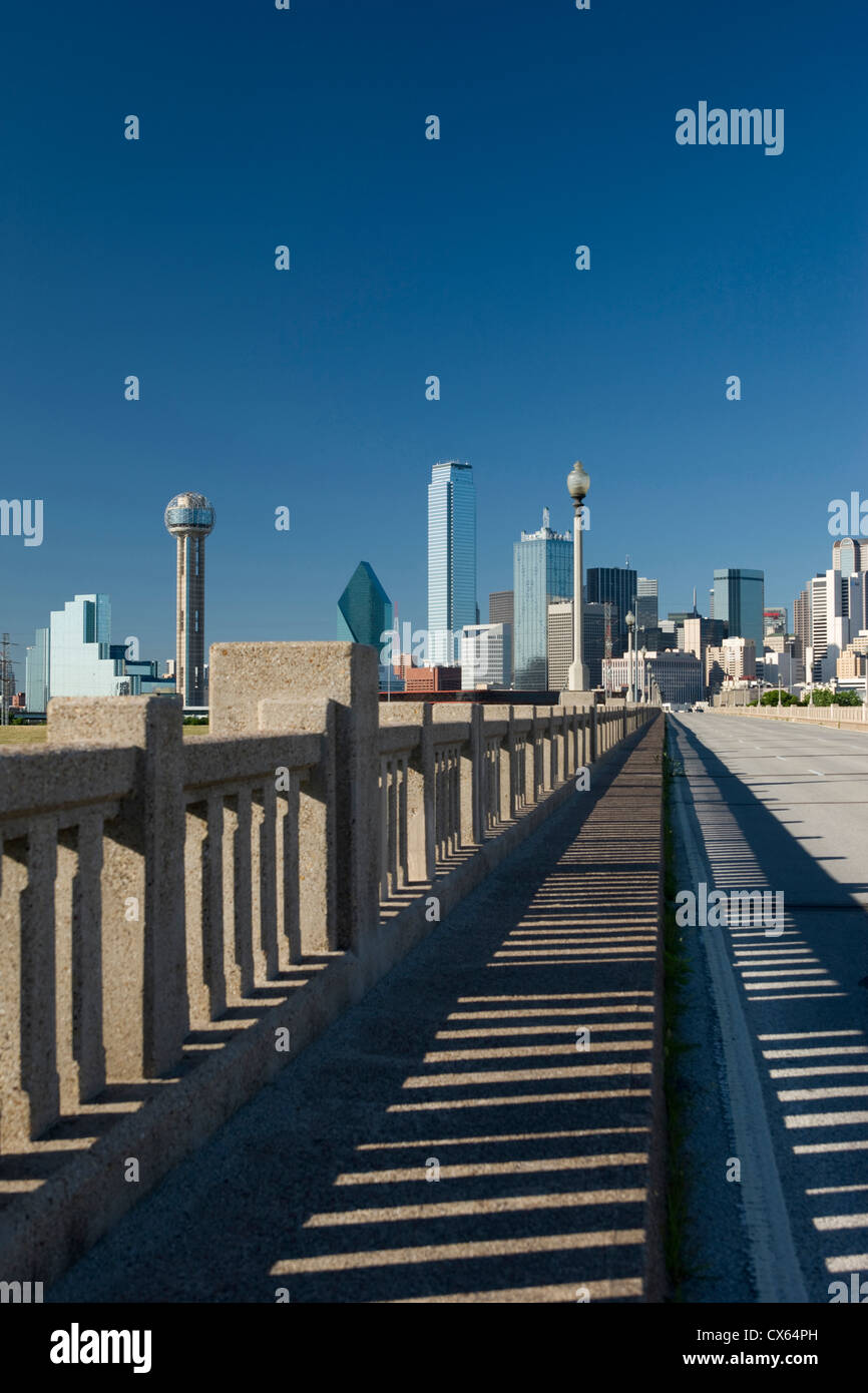 DOWNTOWN SKYLINE CORINTH STREET VIADUCT DALLAS TEXAS USA Stock Photo