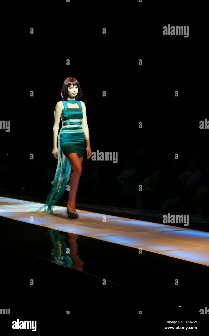 339,407 Fashion Show Stage Images, Stock Photos, 3D objects, & Vectors