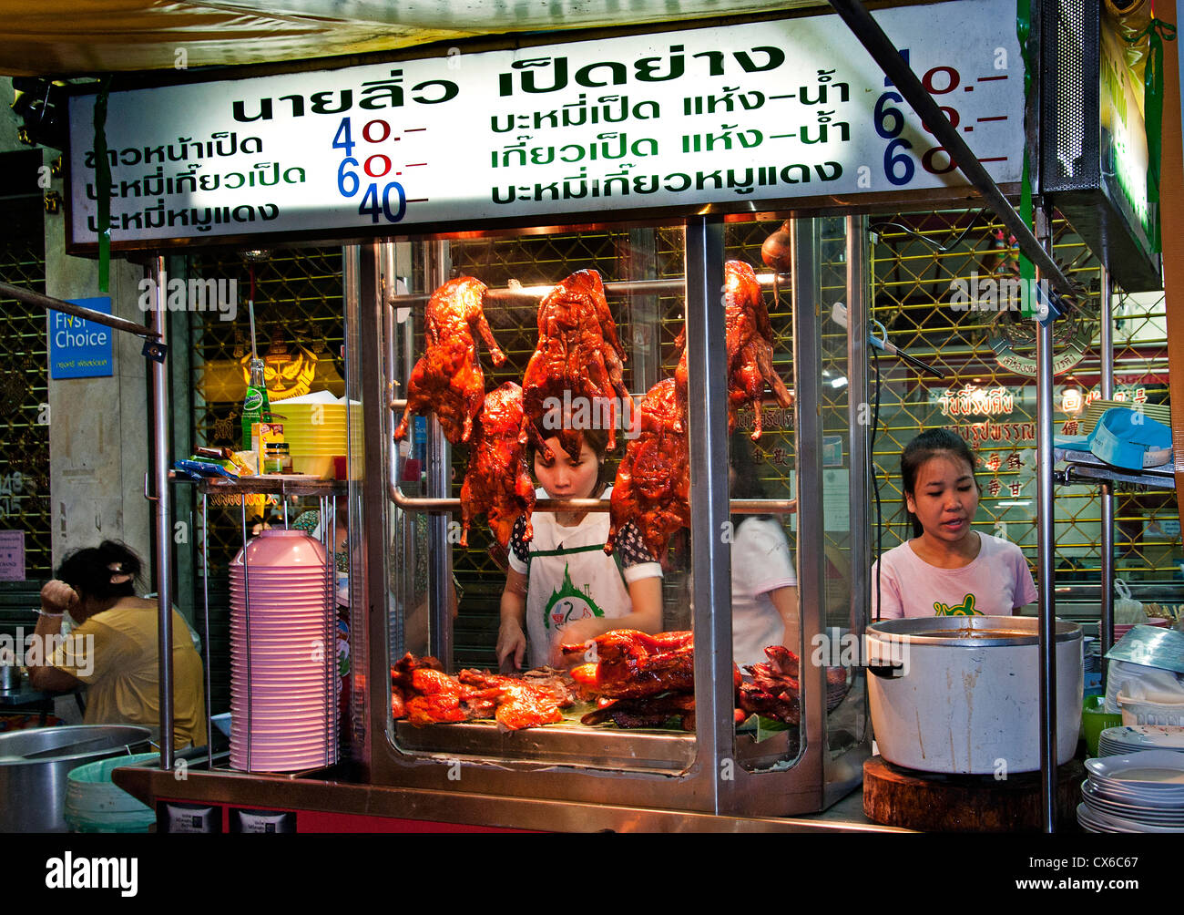 Patpong Bangkok Thailand Thai night market food bar pub Stock Photo