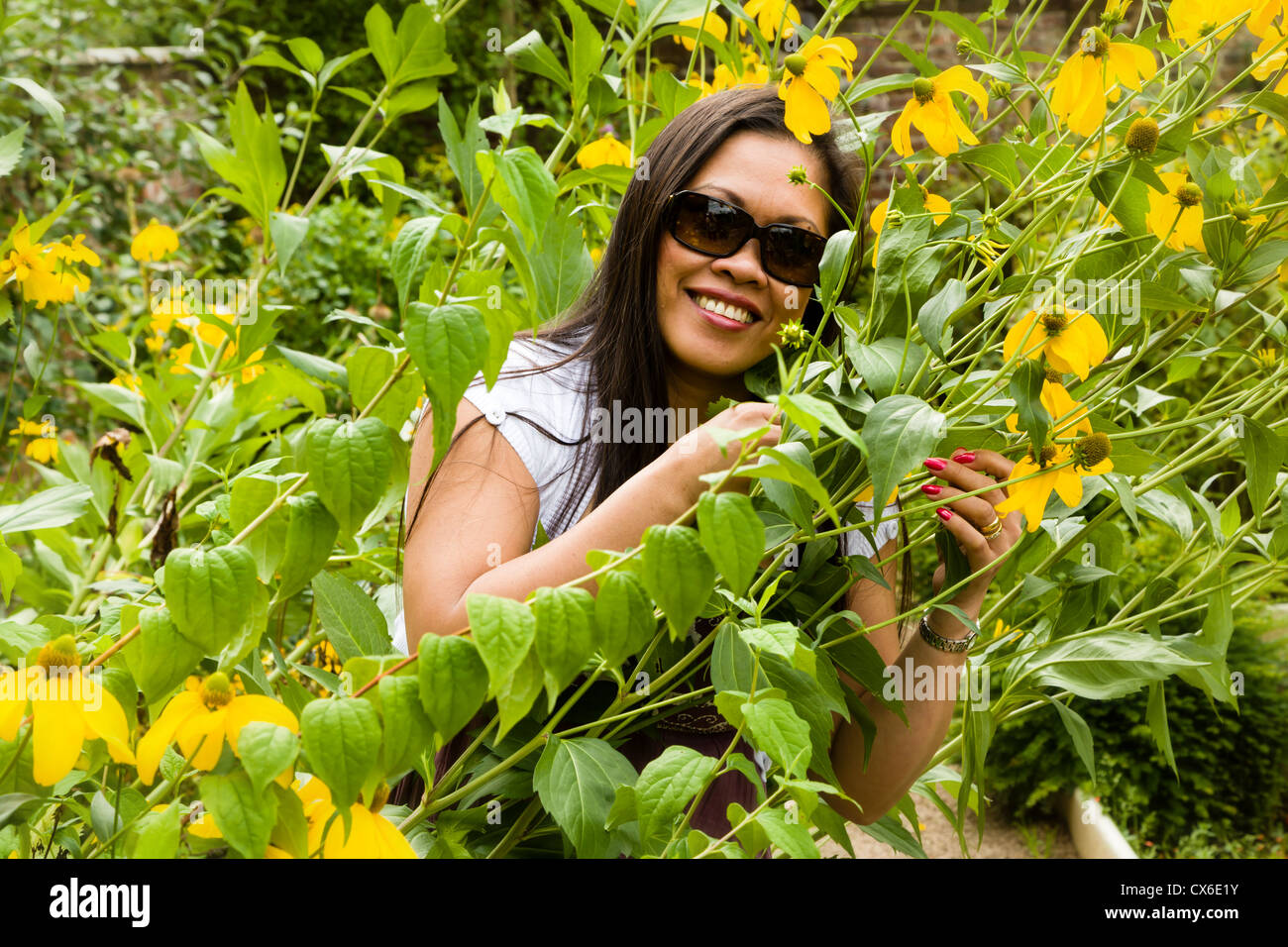 Woman Filipina Sunglasses High Resolution Stock Photography and Images -  Alamy