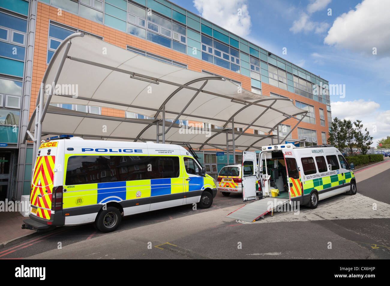 Police van and ambulance with open door at Southampton General Hospital. Stock Photo