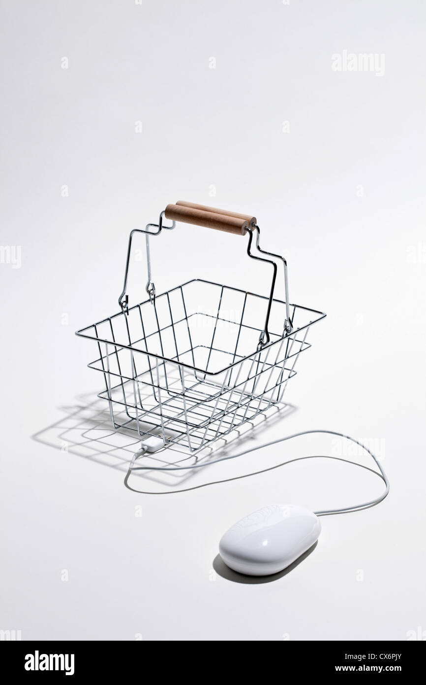 Computer mouse connected to shopping basket for online shopping Stock Photo
