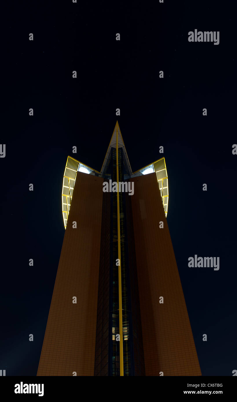 Modern highrise office building hi-res stock photography and images - Alamy