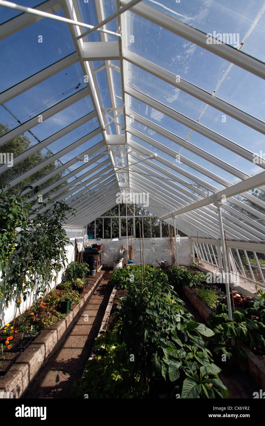 Victorian greenhouse hires stock photography and images Alamy