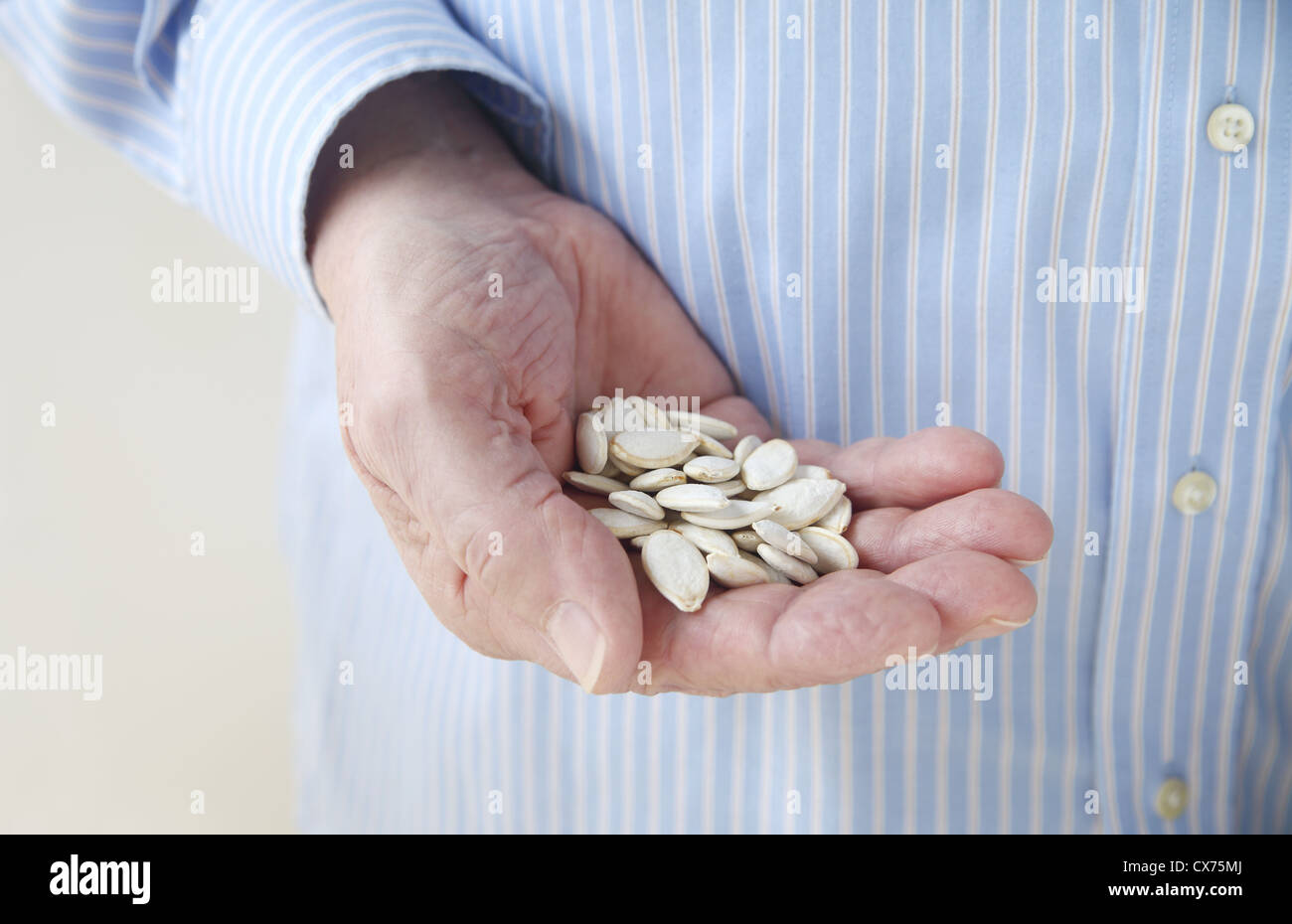 portion snack size of nuts for diabetic patients Stock