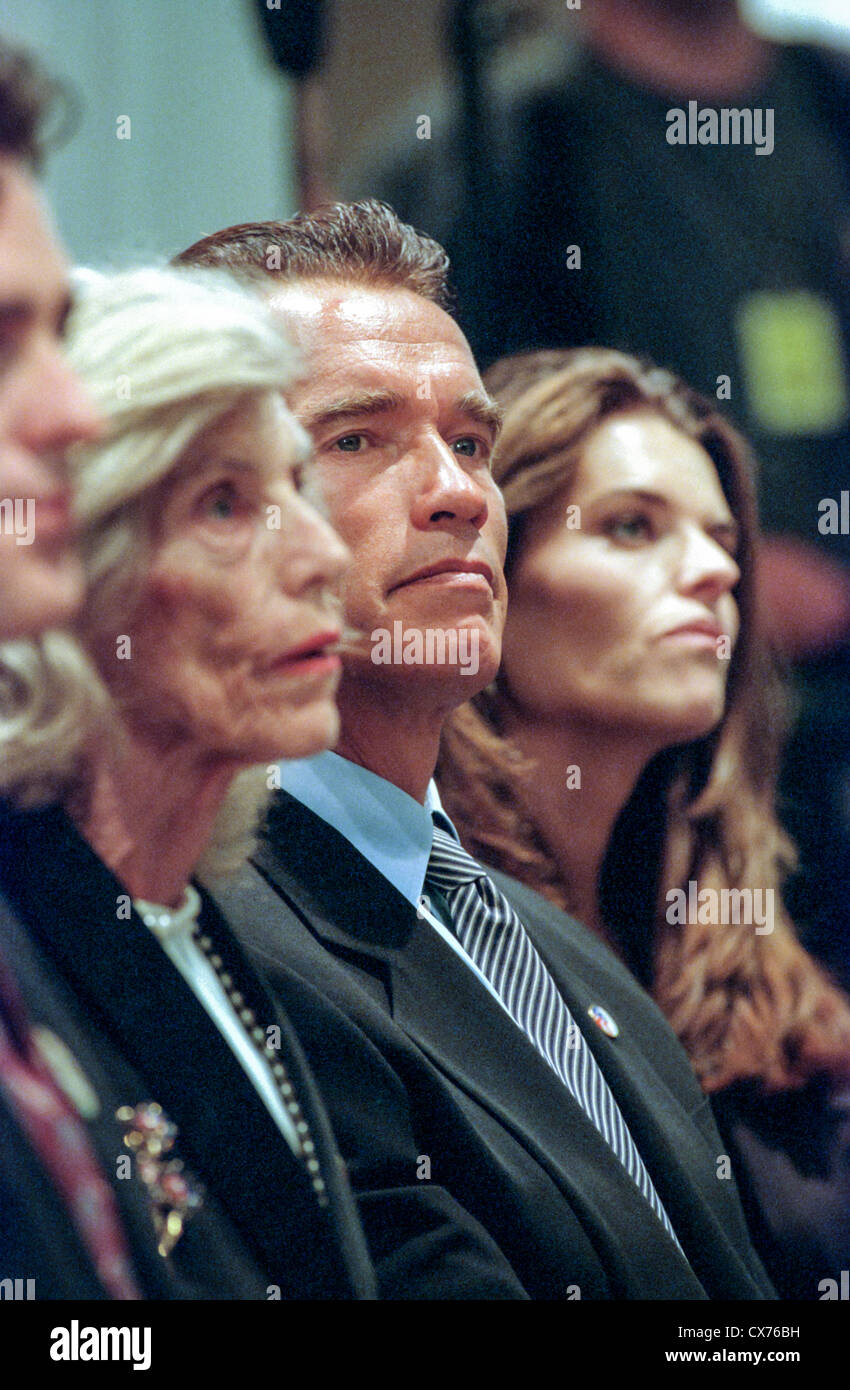 Eunice Shriver, Arnold Schwarzenegger and Maria Shriver during the dedication of the new Peace Corps headquarters September 15, 1998 in Washington, DC. Stock Photo