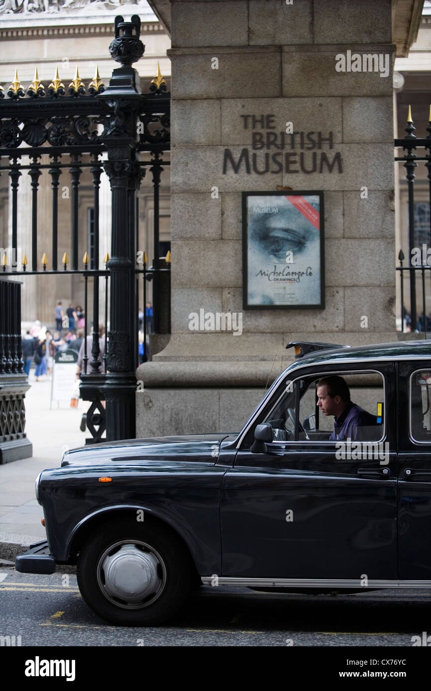 London black taxi cab parked outside the front entrance to the British Museum Stock Photo