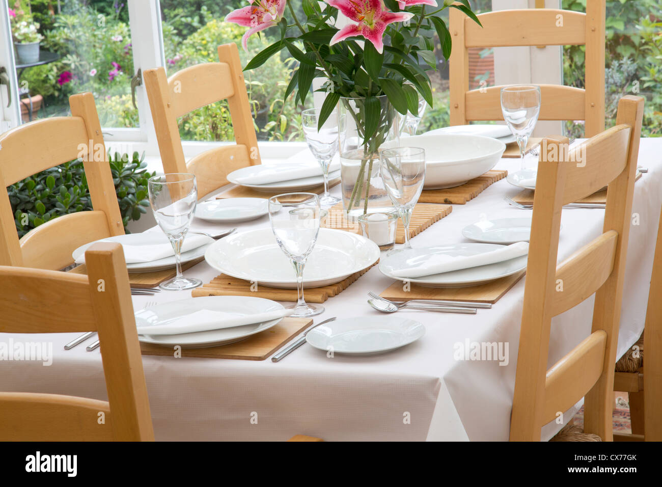 SET DINING TABLE Stock Photo Alamy