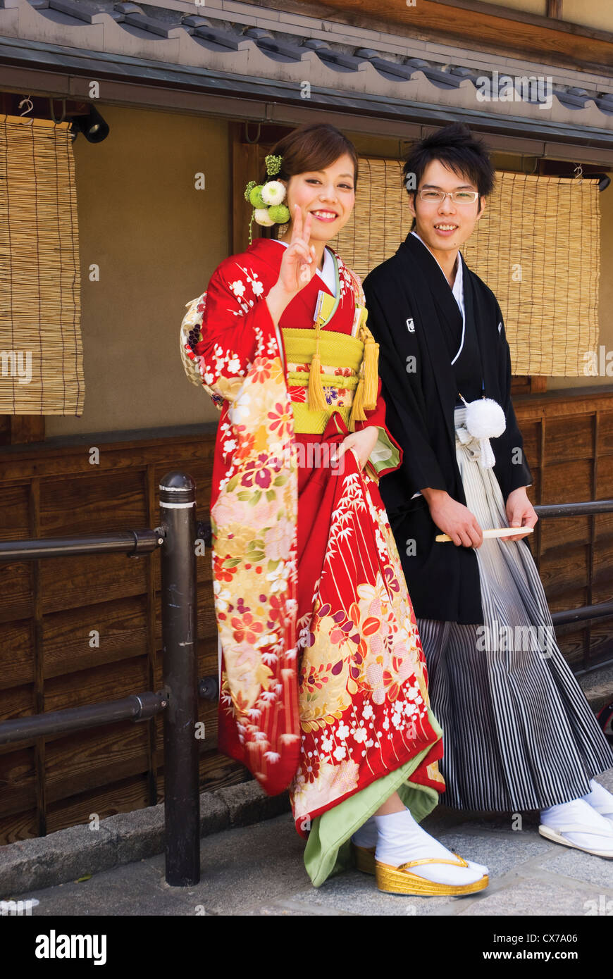 eftertiden personlighed Kostumer Young Japanese Couple In Traditional Wedding Kimonos; Kyoto, Japan Stock  Photo - Alamy