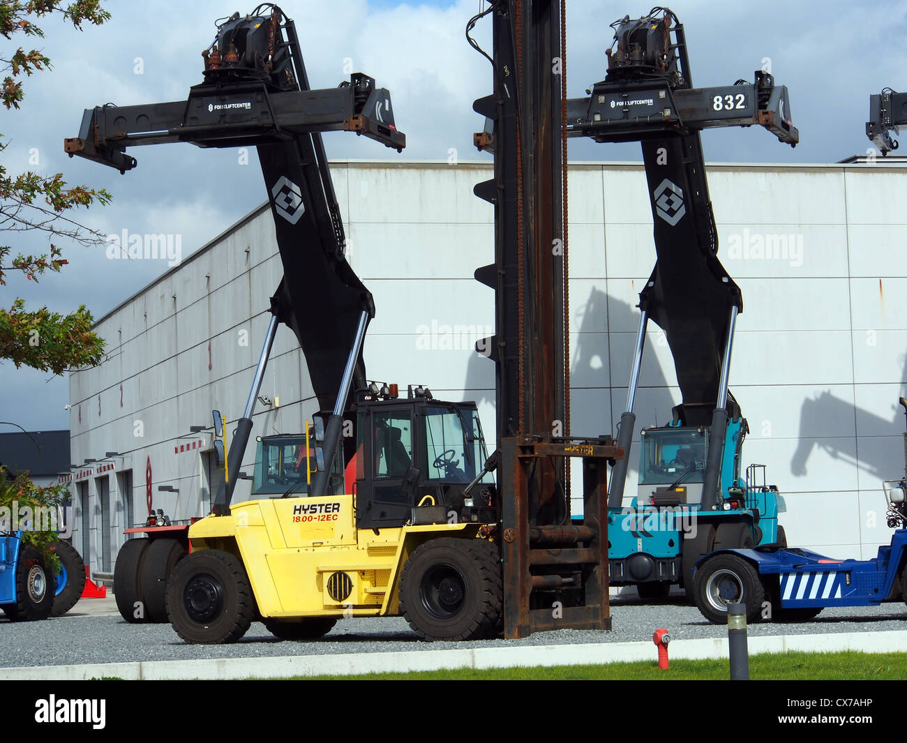 Hyster 1800 12-EC Straight mast container handler Stock Photo - Alamy