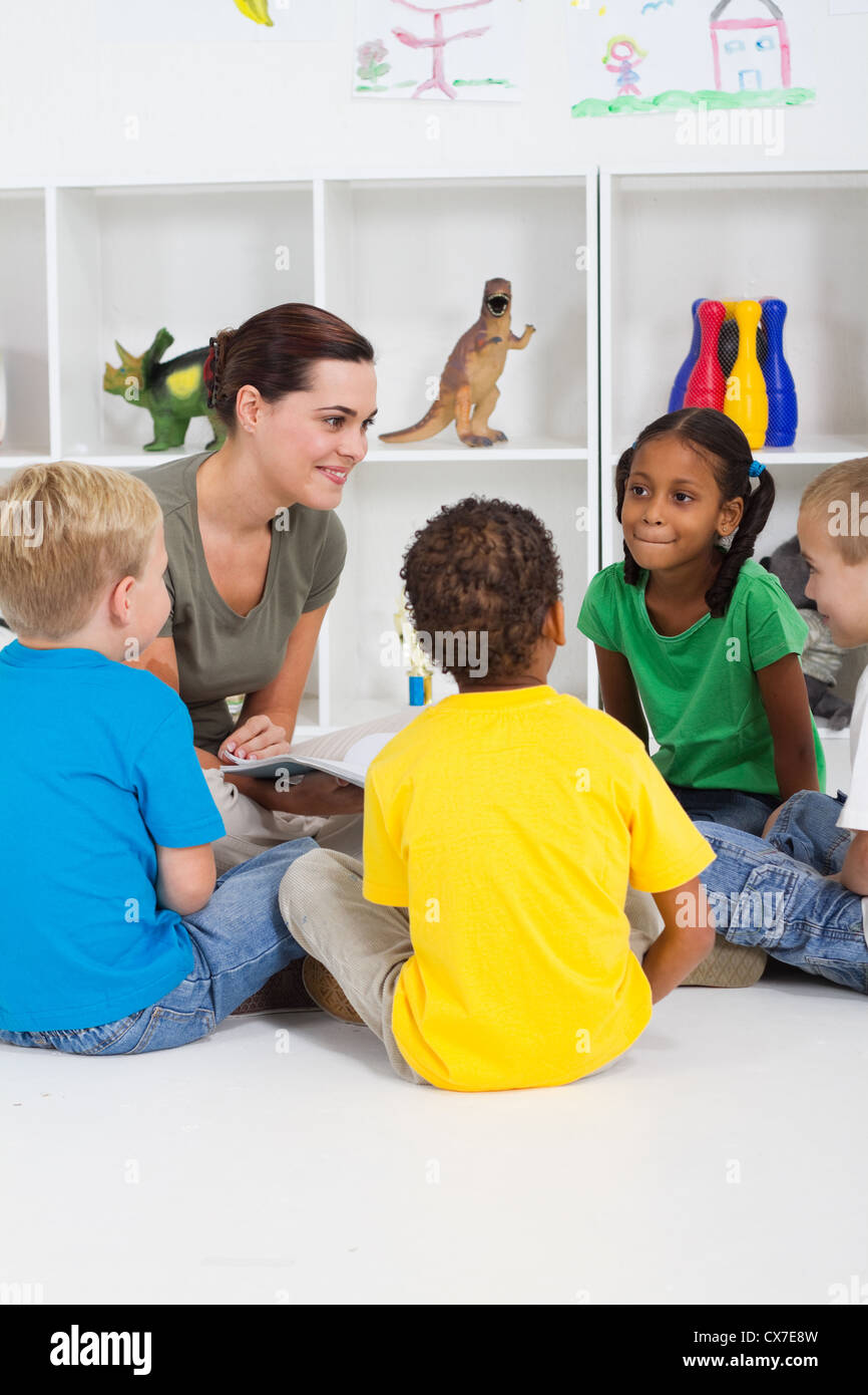 Teacher reading hi-res stock photography and images - Alamy