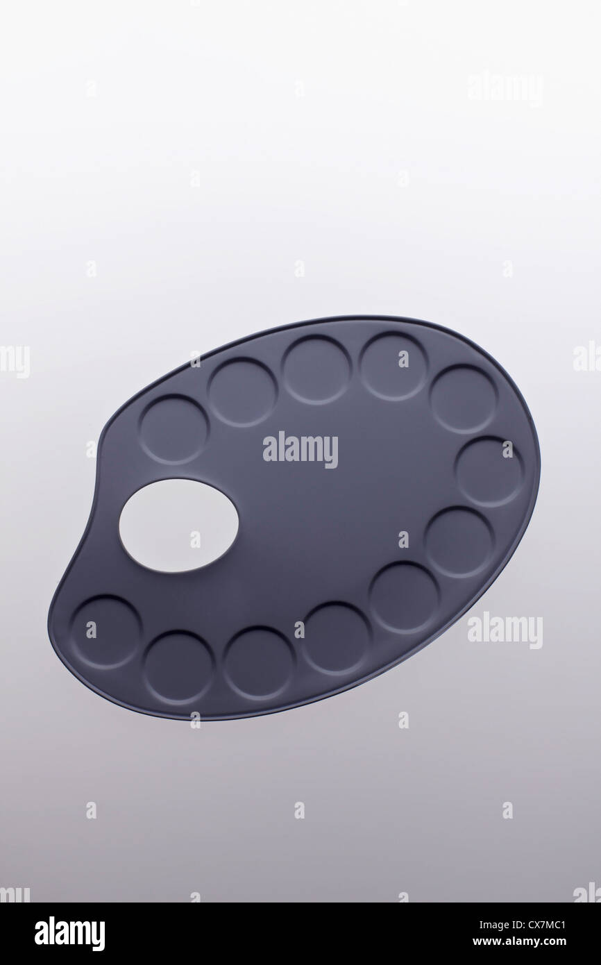 A new, clean plastic painter's palette Stock Photo Alamy