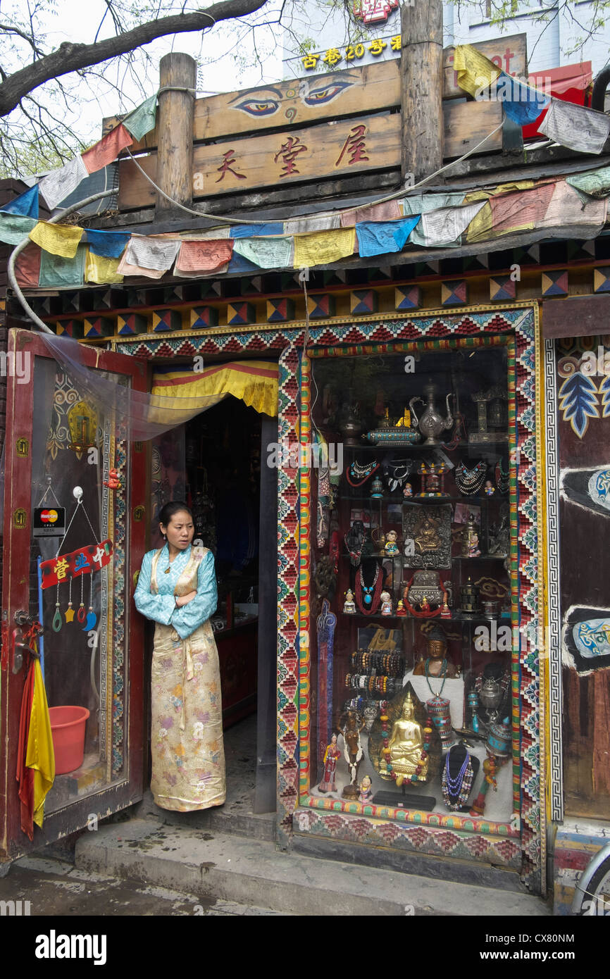 Small Tibetan style craft shop in Nan Luo Gu Xiang hutong in Beijing China Stock Photo
