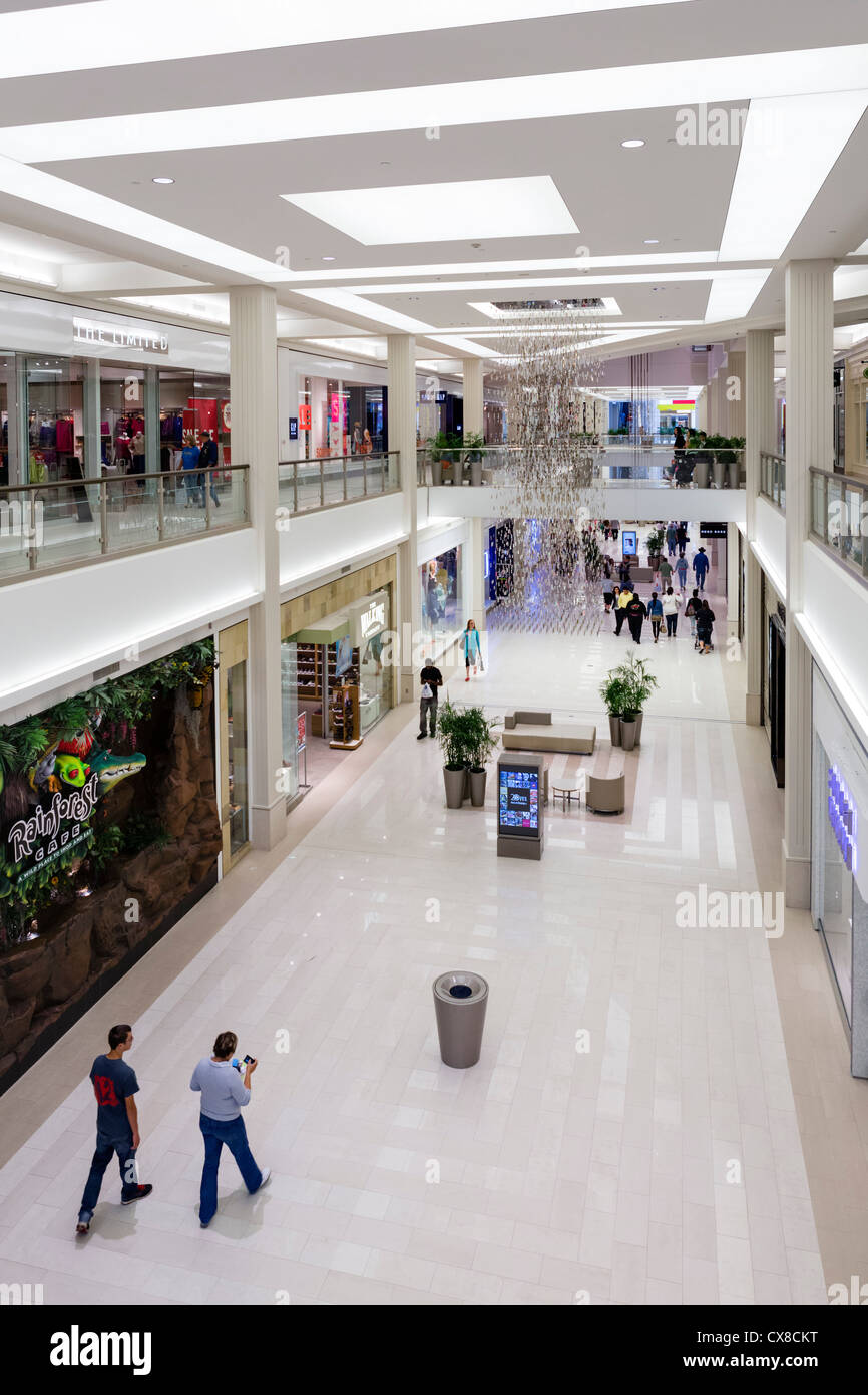 Stores in the Mall of America, Bloomington, Minneapolis, Minnesota, USA Stock Photo