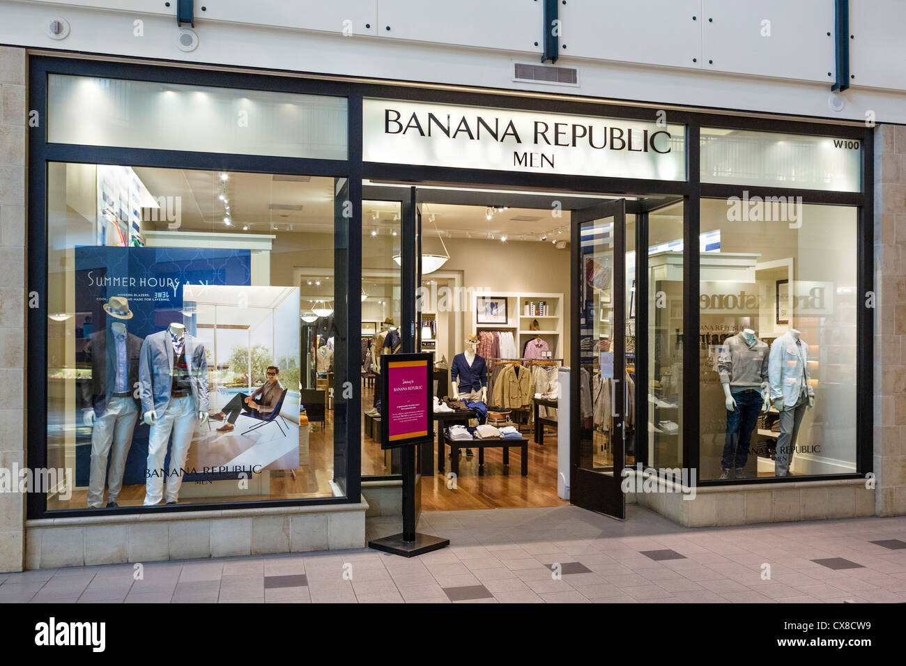 Banana Republic store for men in the Mall of America, Bloomington, Minneapolis, Minnesota, USA Stock Photo