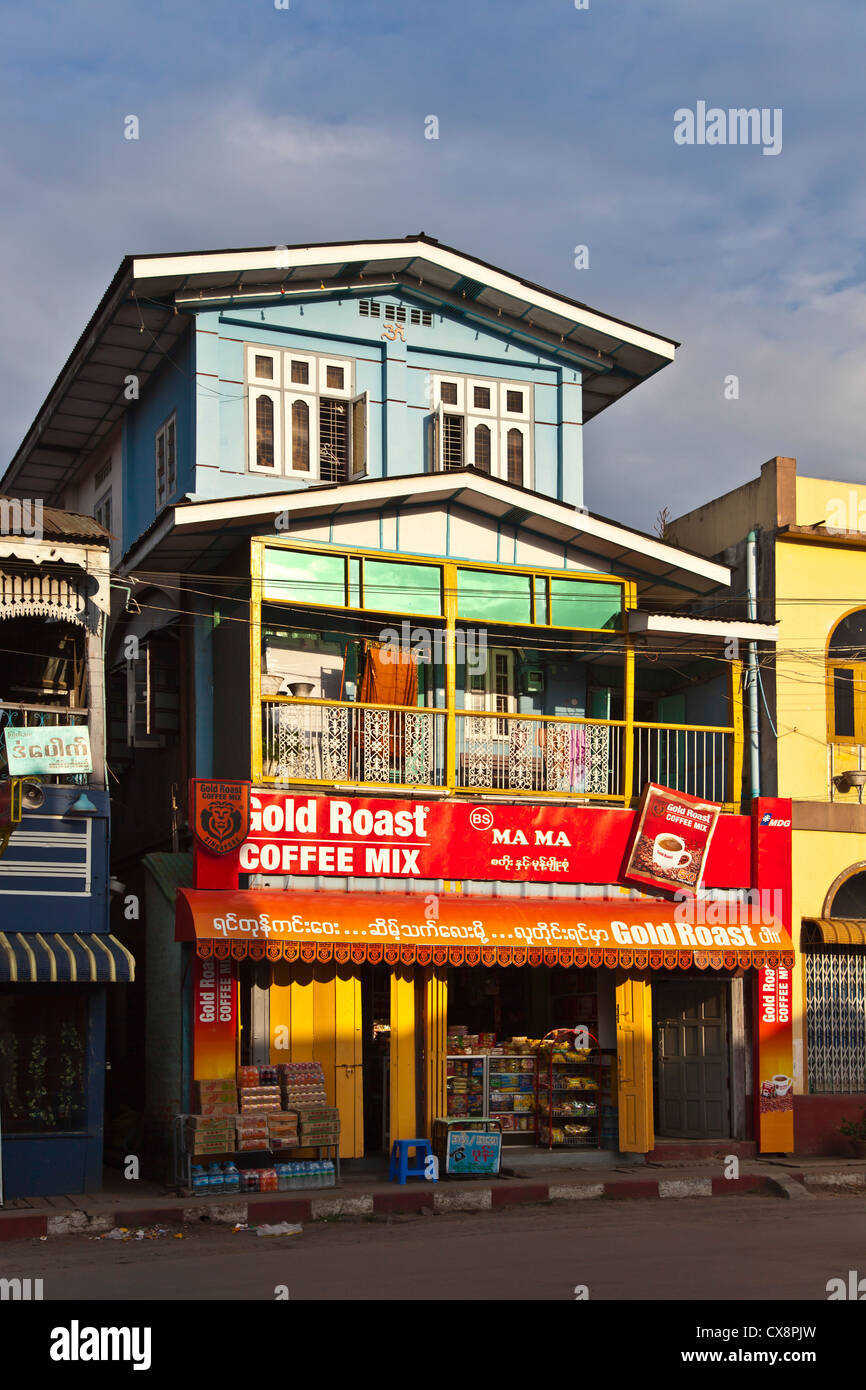 GROCERY STORE on the main street of the hill town of PYIN U LWIN known as MAYMYO - MYANMAR Stock Photo