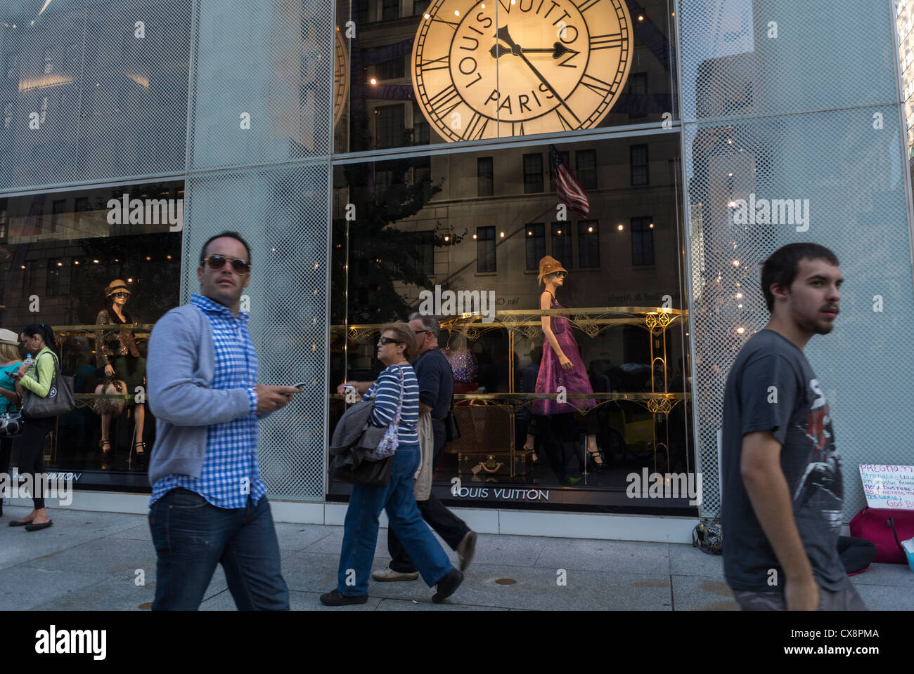 New York, NY, USA, Inside, Louis Vuitton Store, Shopping, Fifth Avenue,  59th St, LVMH Luxury Fashion Brands Store, Manhattan, interior design store  display Stock Photo - Alamy
