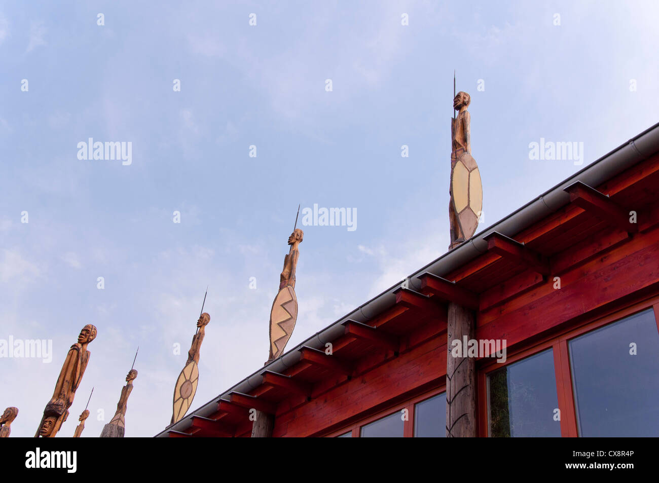 African wooden statue hi-res stock photography and images - Alamy
