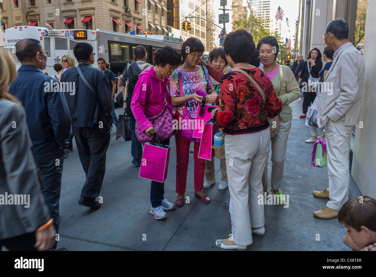 New York, NY, USA, Large Crowd of People, Chinese Women Shopping, Street Scenes, Luxury Shops on Fifth Avenue, Manhattan ny streets, crowded sidewalk new york Stock Photo