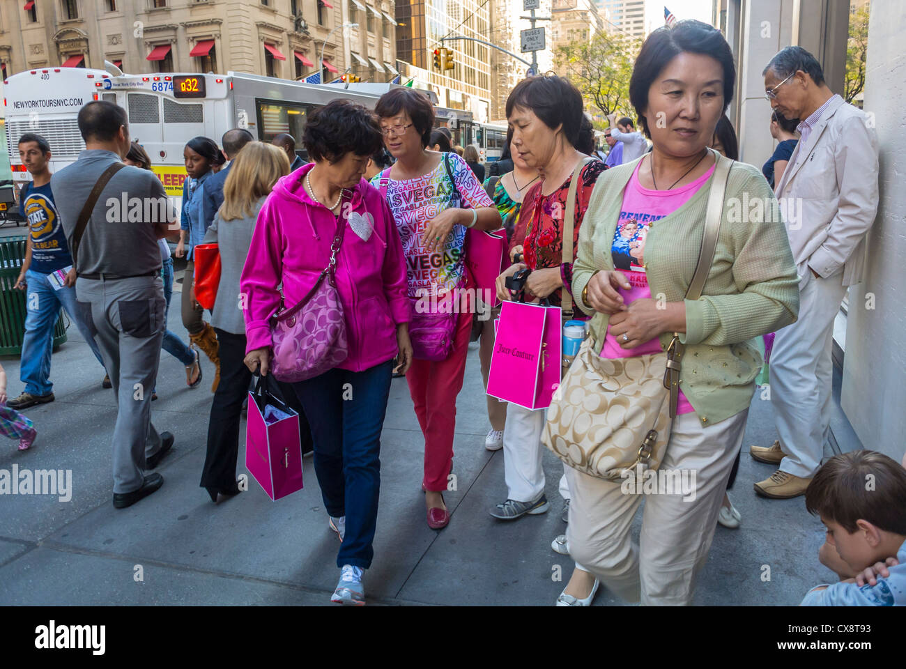 New York, NY, USA, Large Crowd of People, Women Tourists carrying Shopping Bags, Busy Street Scenes, Luxury Shops on Fifth Avenue, Manhattan, urban walking, Chinese People city street, clothes shopping  [USA] multicultural street, chinese crowd faces, crowded sidewalk new york Stock Photo