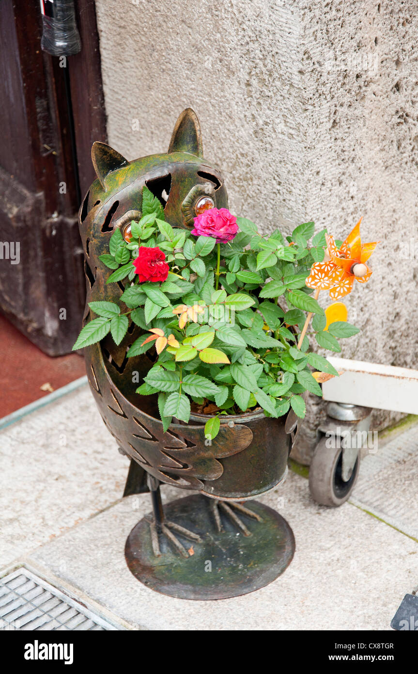 Garden Decoration in Cat Shape Stock Photo Alamy