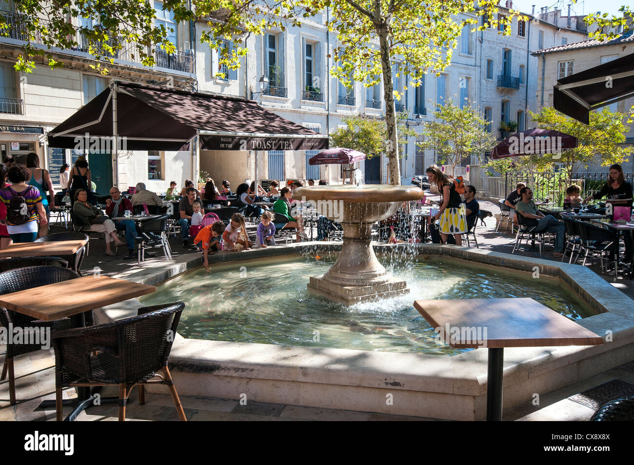 Fountain on the Toast and Tea cafe and bar terrace. Rue Vallat, Montpellier, Southern France Stock Photo