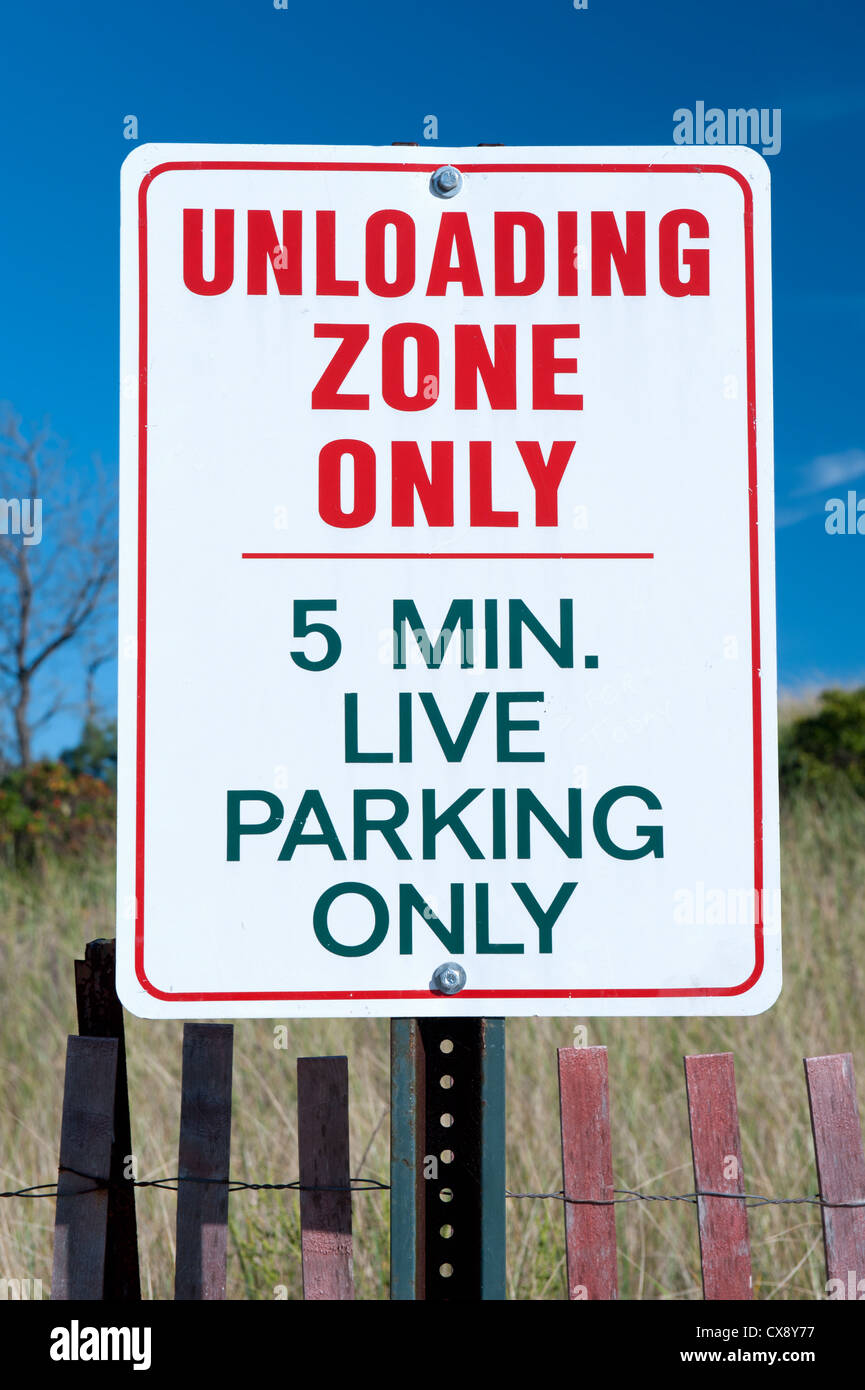 "Unloading zone only" sign, Ogunquit Beach parking lot Stock Photo Alamy