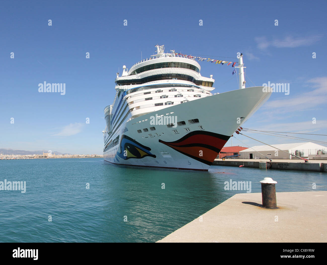 Aida Cruises Cruise Ship 'AIDAbella' on berth in the Port of Palma de Mallorca / Majorca - with historic Palma Cathedral behind Stock Photo