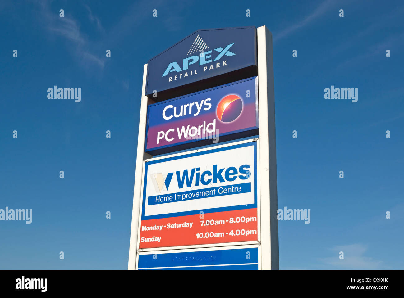 pillar sign at apex retail park advertising wickes and currys pcworld