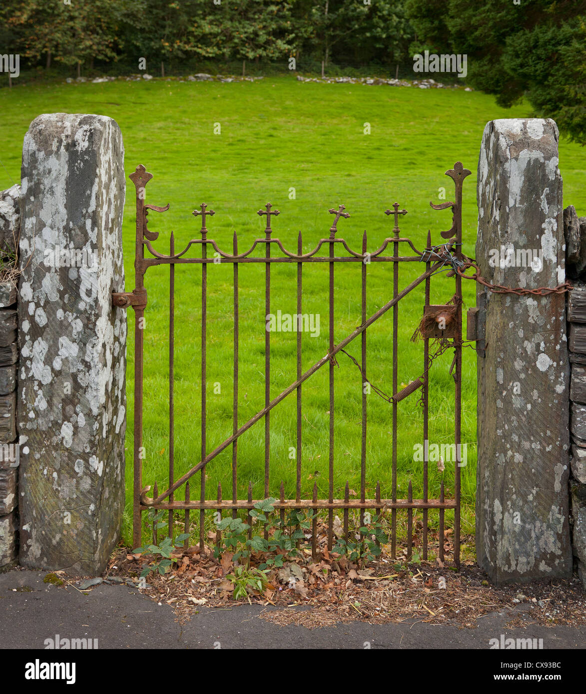 Iron church garden gate, lichen covered gate posts Stock Photo