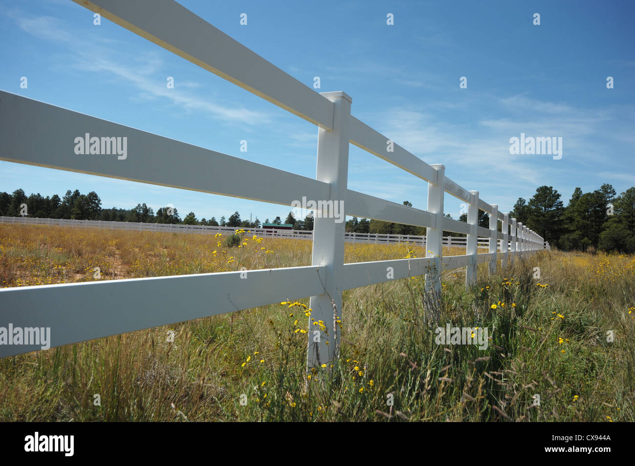 White fence rail hi-res stock photography and images - Alamy
