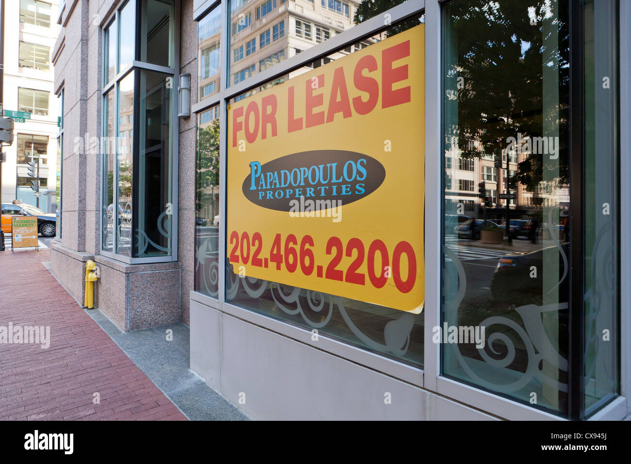 Retail space For Lease sign on window Stock Photo Alamy