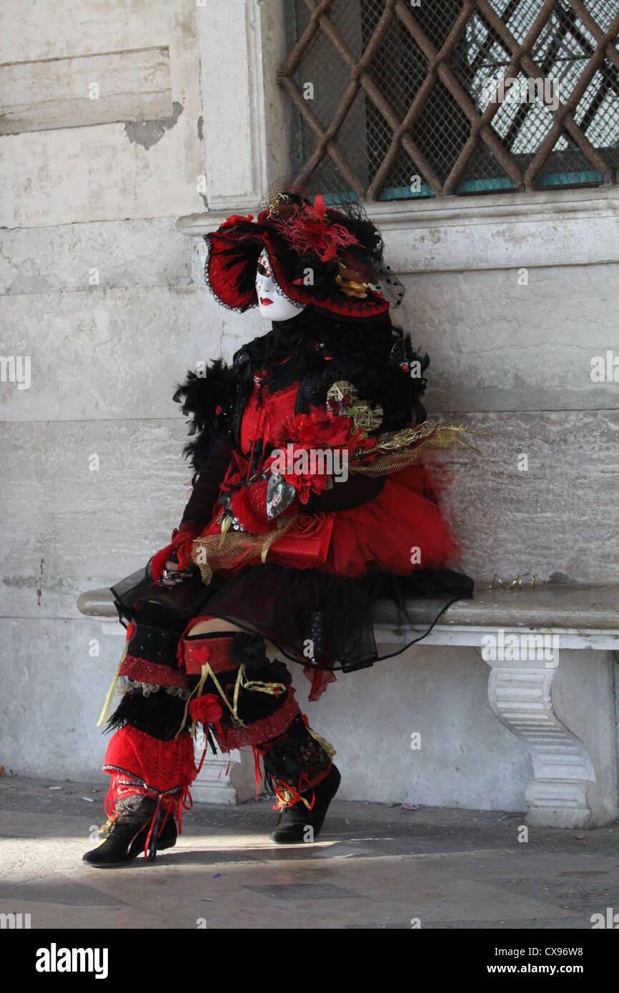 Costumed Venice Carnival participant Stock Photo - Alamy