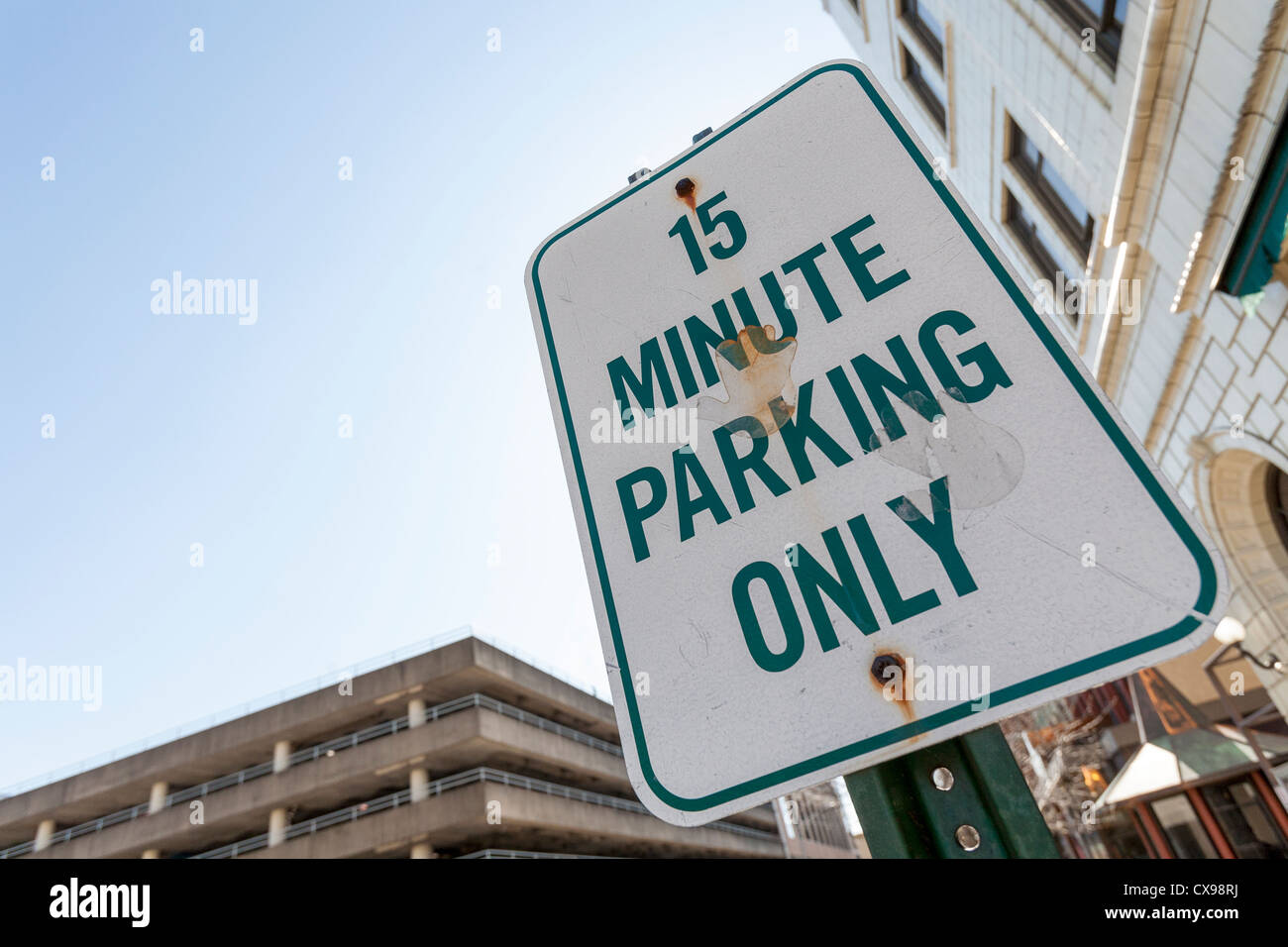 A city street 15 minute parking sign on display Stock Photo Alamy
