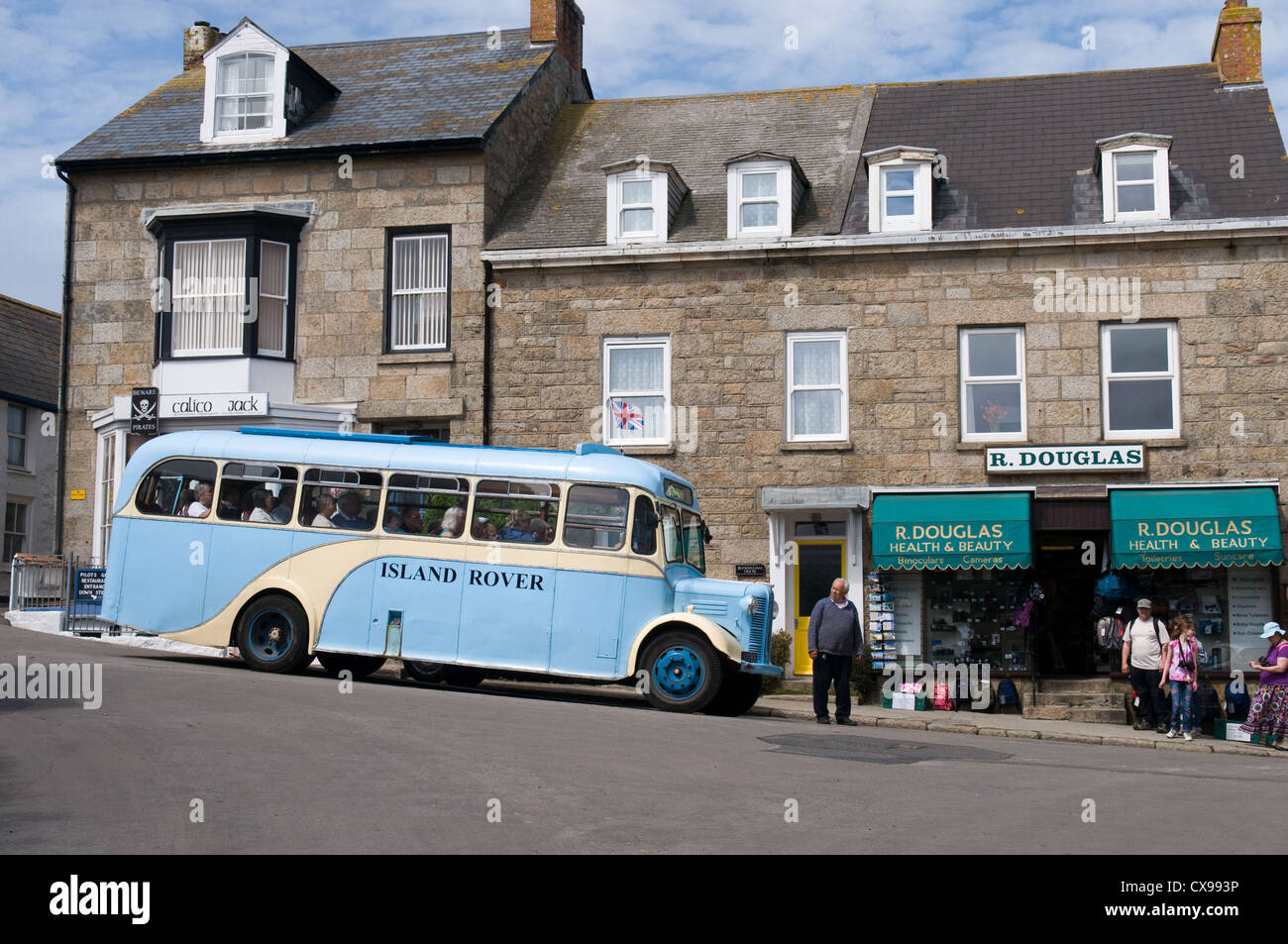 An Austin CXB bus used on the island tour waits in Hugh Town, St Mary's, Isles of Scilly Stock Photo