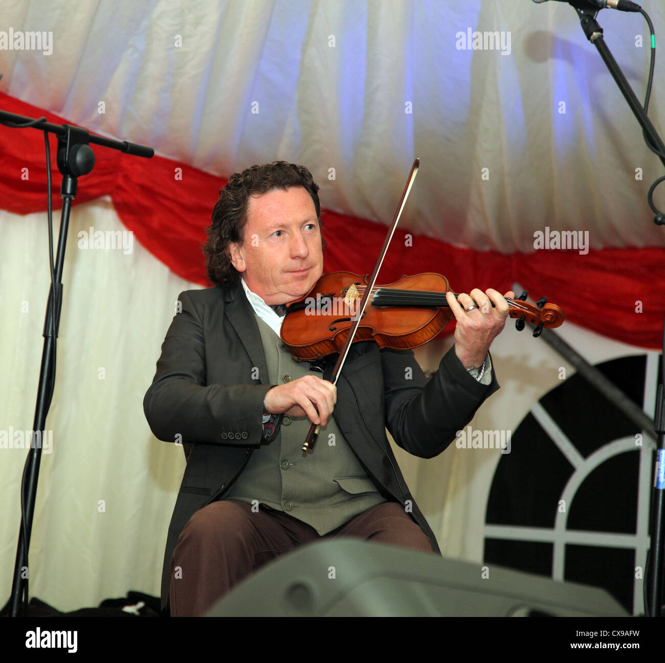 Frankie Gavin, traditional Irish fiddle player at Cill Rialaig Artists Retreat 21st Anniversary celebrations Stock Photo