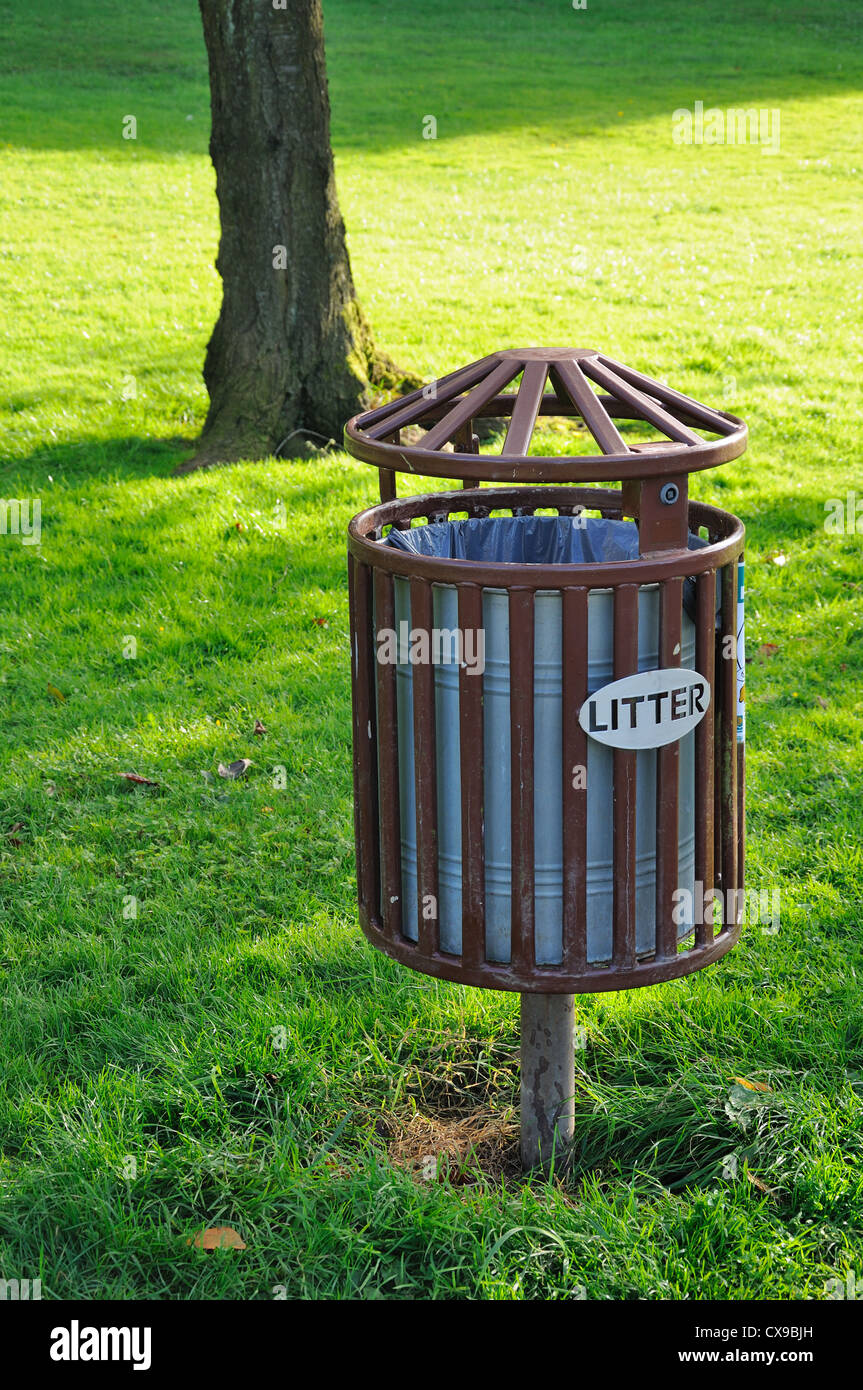 Litter bin in public park Stock Photo Alamy