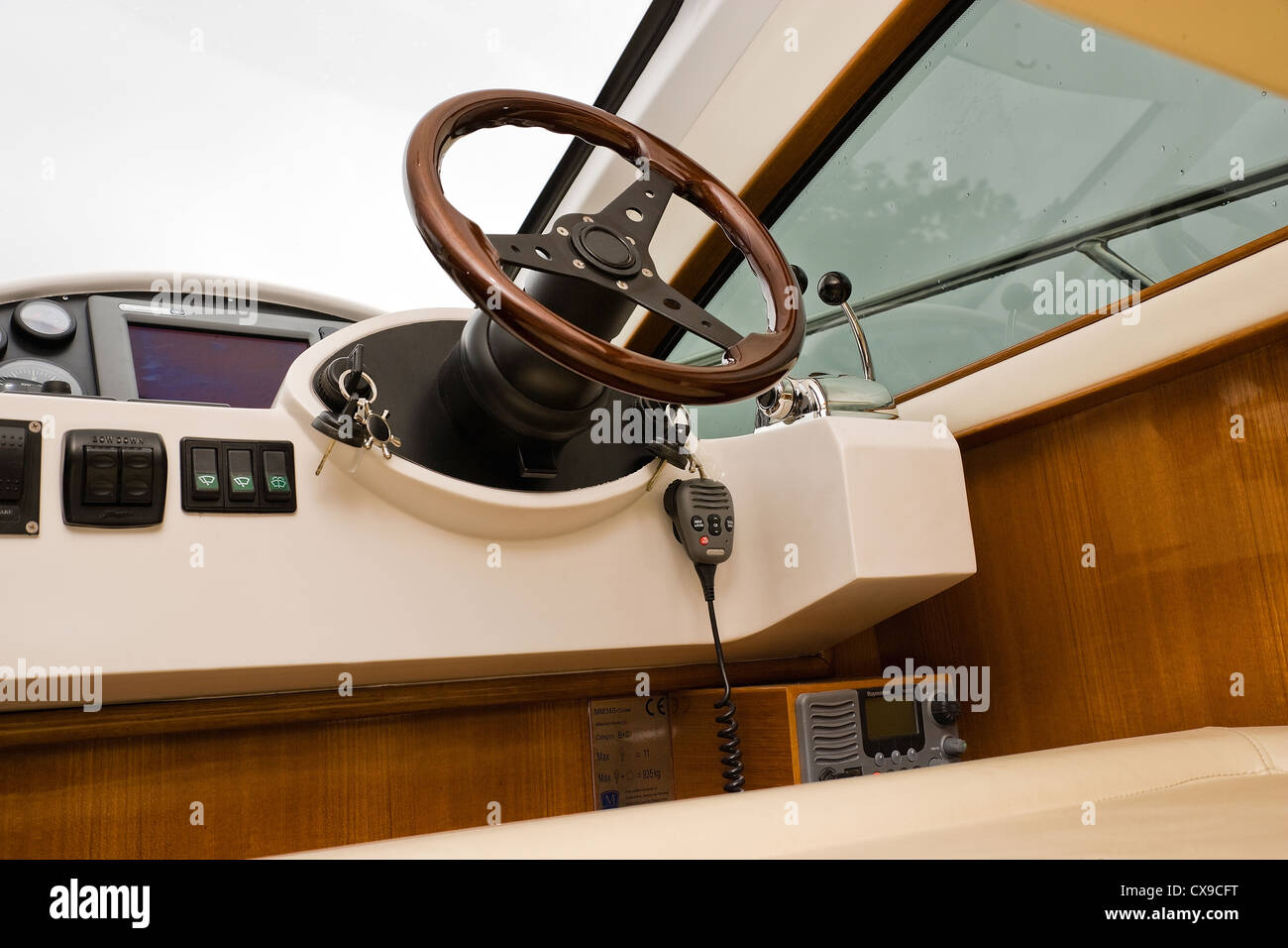 Steering Helm on motor cruiser Stock Photo Alamy