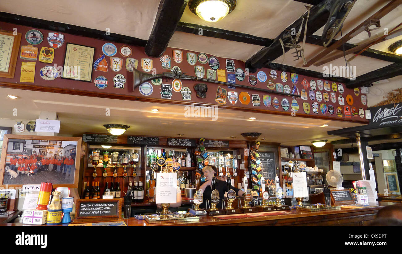 Bar at the Dog and Gun in Keswick Stock Photo Alamy