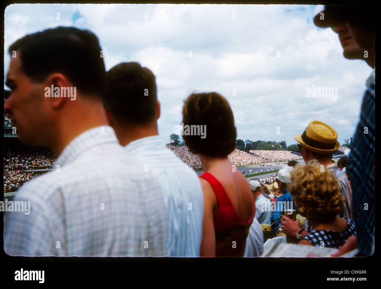 Indy 500 Indianapolis 1962 race car motor speedway 1960s racing sports crowd watching Stock Photo