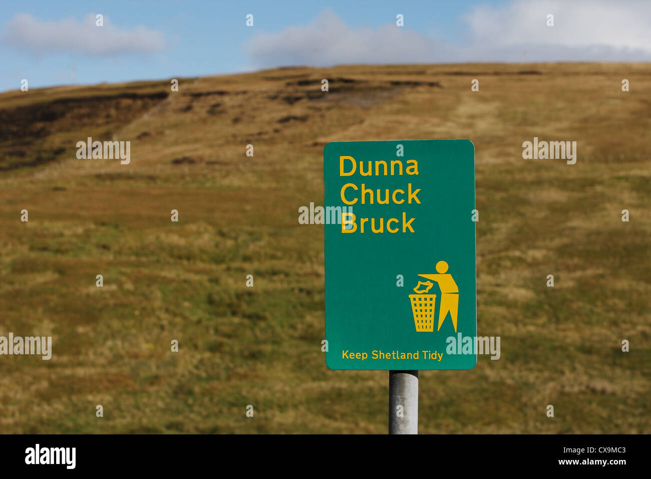 Dunna Chuck Bruck: Don't drop litter in Shetland. Shetland Islands, Scotland, UK Stock Photo