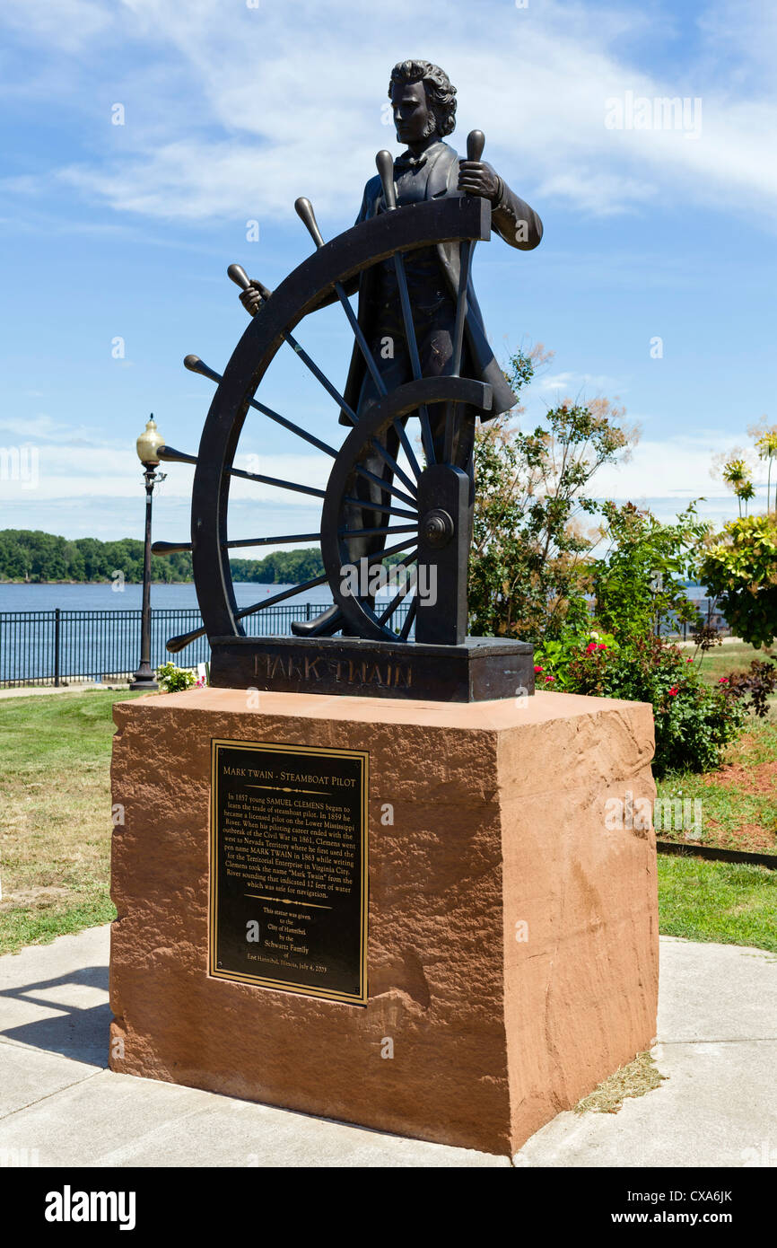 Statue of Mark Twain as a steamboat pilot, Mississippi riverfront in Hannibal, Missouri, USA Stock Photo