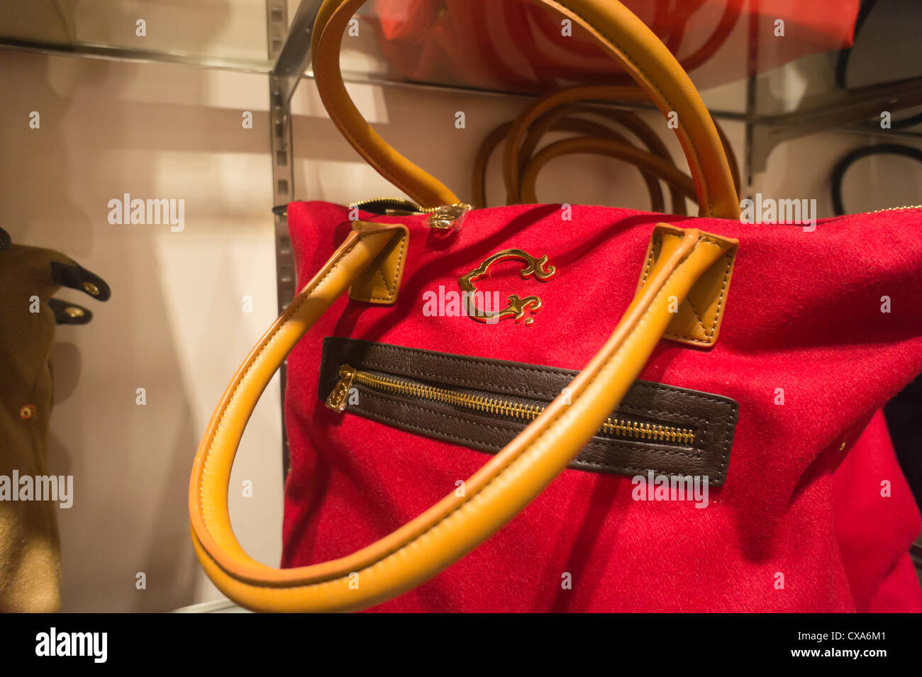 Tory burch shopping bag hi-res stock photography and images - Alamy