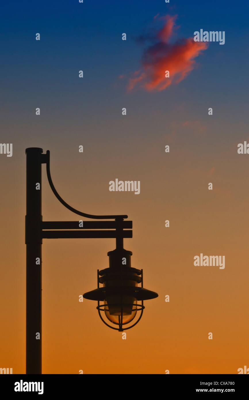 Street lamp silhouette hi-res stock photography and images - Alamy